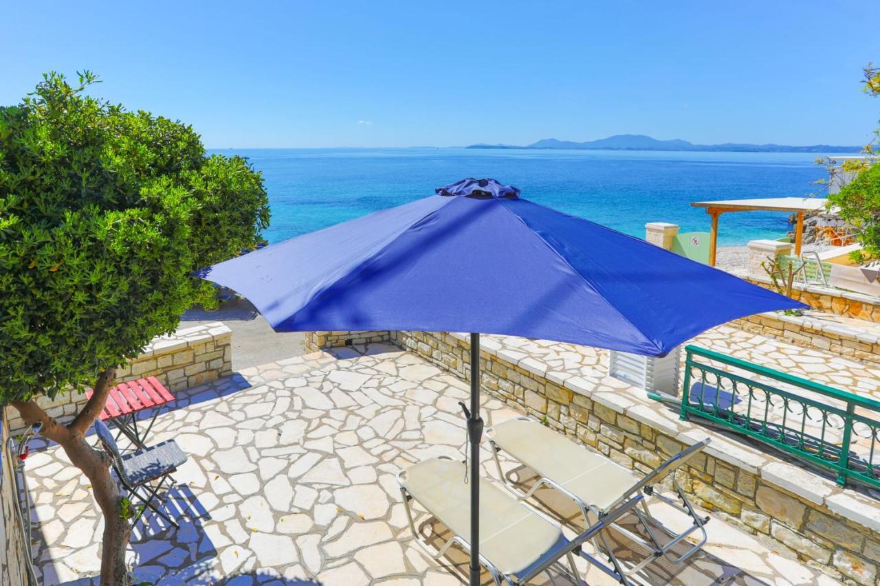 Kaminaki Beachfront Apartments Ниссаки Экстерьер фото