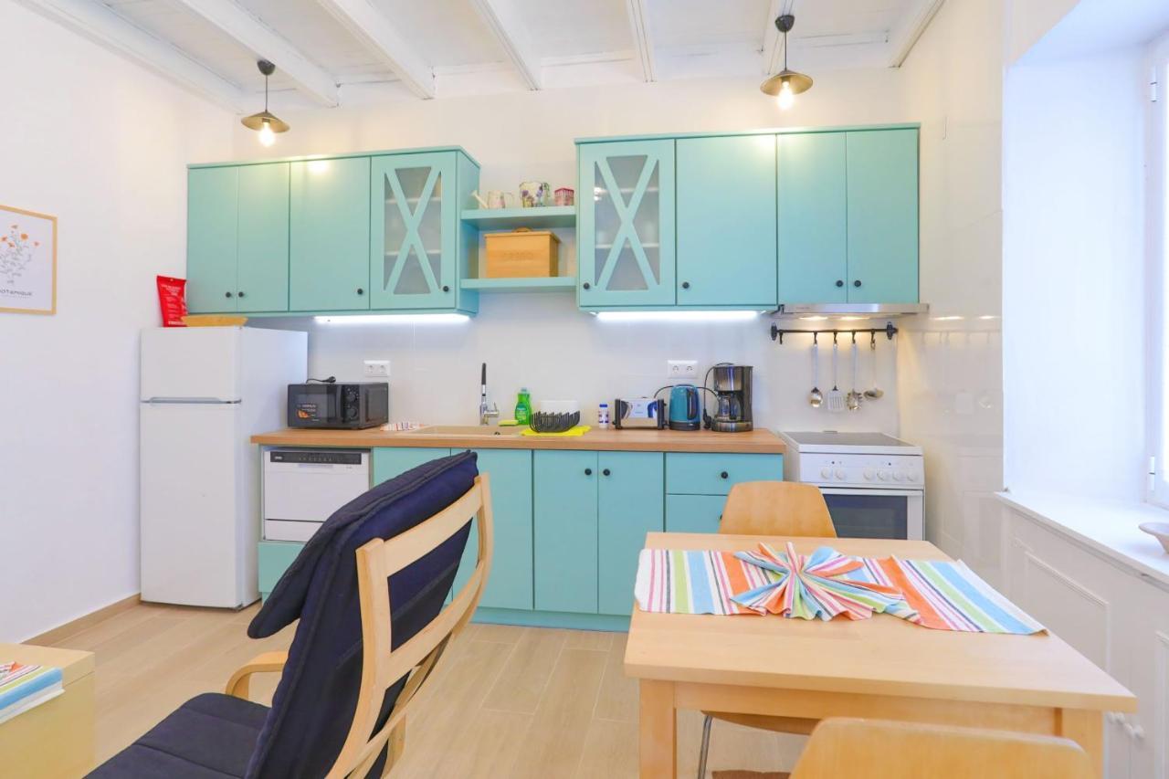 Kaminaki Beachfront Apartments Ниссаки Экстерьер фото