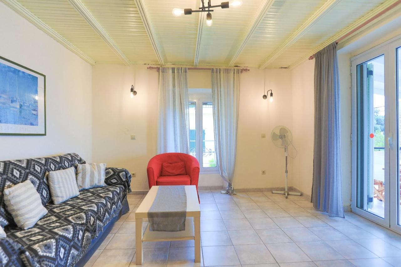 Kaminaki Beachfront Apartments Ниссаки Экстерьер фото
